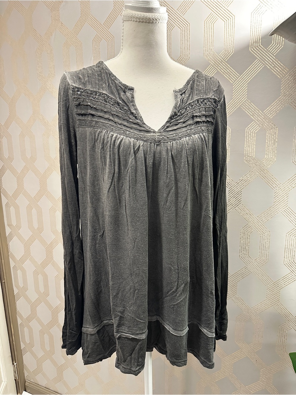 Knox Rose Gray Long-Sleeve Pleated Yoke Tunic